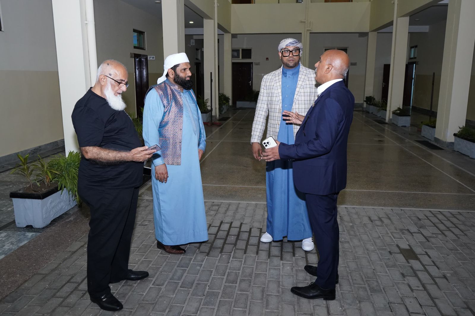 Mohamed Sameer Ismail in discussion with KORT leadership